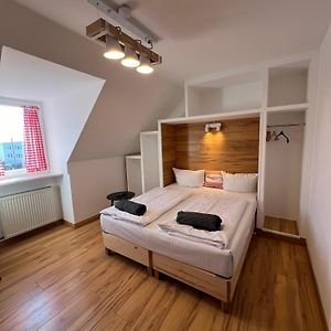 Standard Zimmer mit Kingsize-Bett